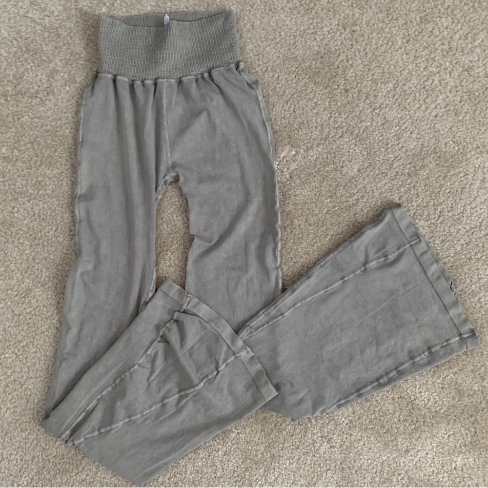 NWOT FP Movement Good Karma Flare Leggings in Mushroom Brown Beige - Picture 2 of 4